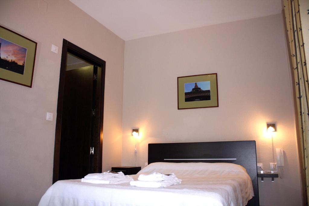 Hostal Carlos I La Línea de la Concepción 객실 사진