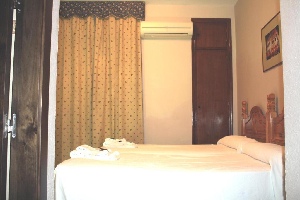 Hostal Carlos I La Línea de la Concepción 객실 사진