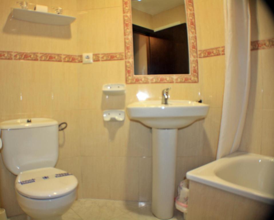 Hostal Carlos I La Línea de la Concepción 객실 사진