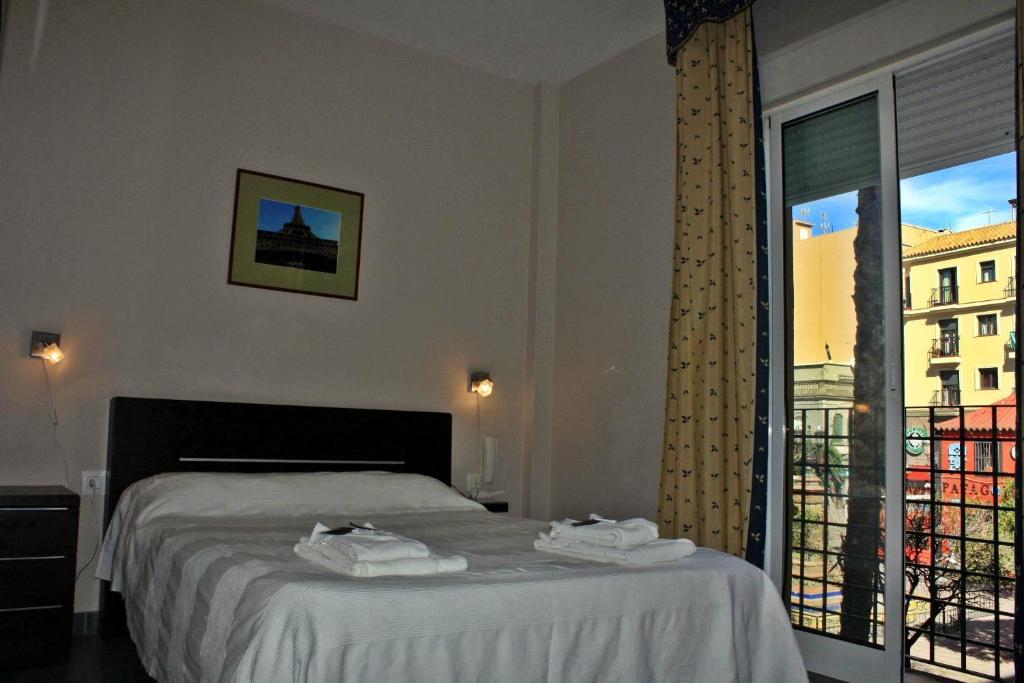 Hostal Carlos I La Línea de la Concepción 객실 사진